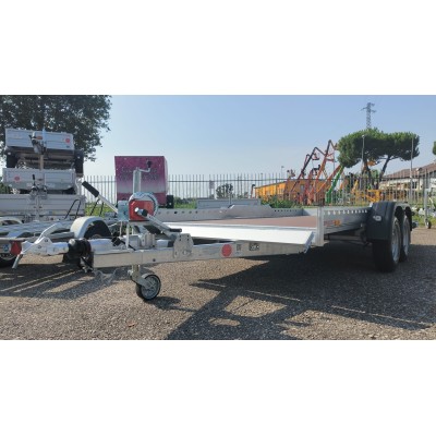 Rimorchio trasporto universale con rampe in pronta consegna 3500 kg