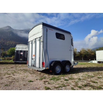 Trailer trasporto cavalli due posti in alluminio con ampia selleria