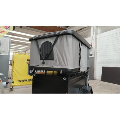 Carrello rimorchio auto fuoristrada 4X4 con tenda sul coperchio